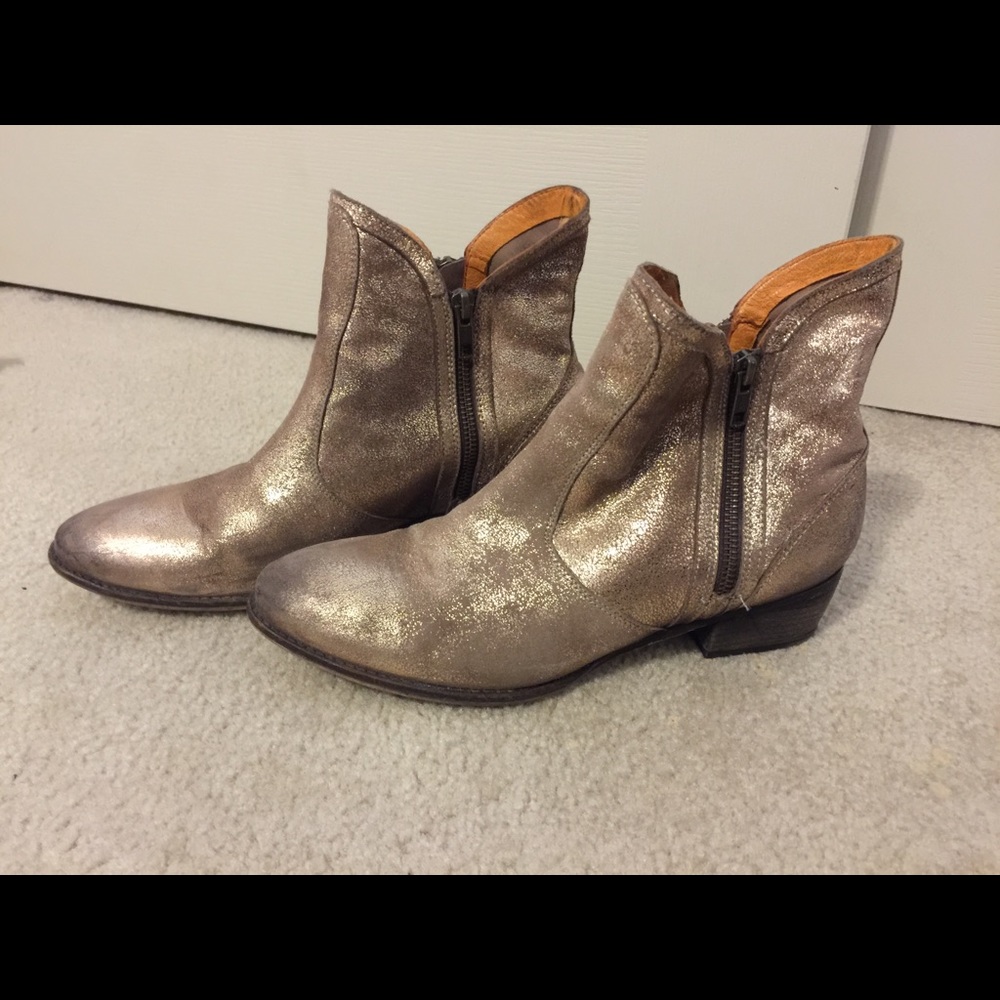 Seychelles Lucky Penny Suede Booties // Size 10